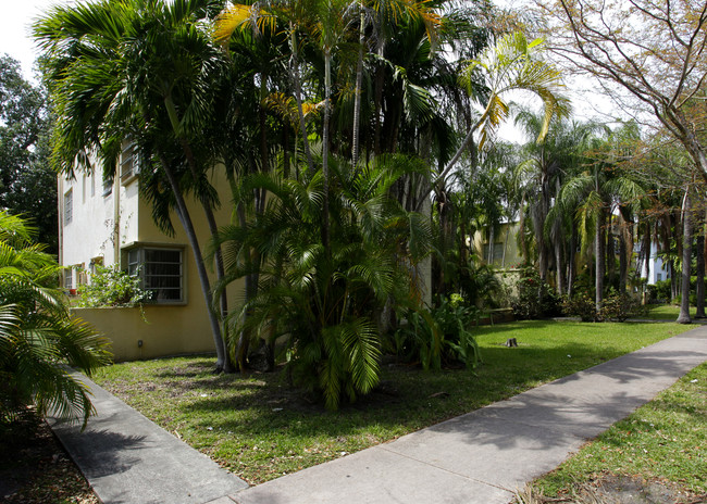 222 Zamora Ave in Coral Gables, FL - Building Photo - Building Photo