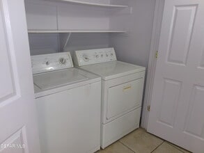 303 McClintock Dr in El Paso, TX - Building Photo - Building Photo