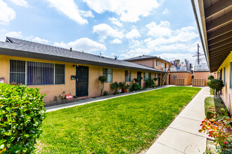 311-315 S Kroeger St in Anaheim, CA - Building Photo - Building Photo