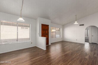 7331 W Paradise Dr in Peoria, AZ - Building Photo - Building Photo