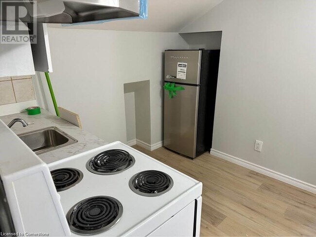 240 Dalhousie St in Brantford, ON - Building Photo - Building Photo