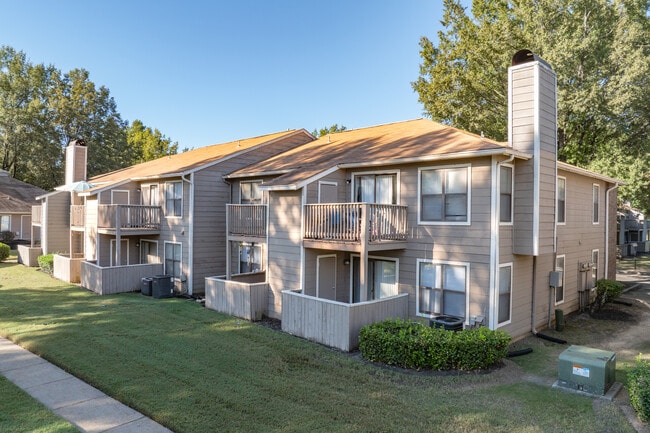 Canterbury Woods Apartments in Memphis, TN - Foto de edificio - Building Photo