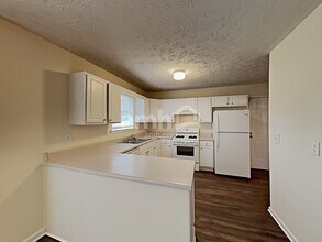 300 Carriage Lake Ln in Stockbridge, GA - Building Photo - Building Photo