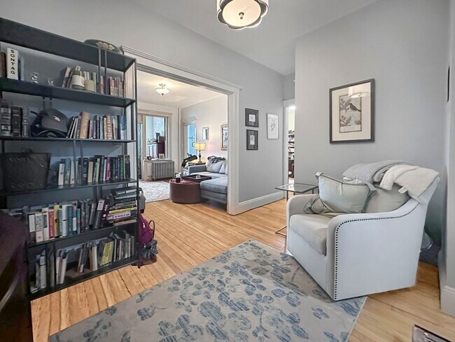 246 S Huntington Ave, Unit 2 in Boston, MA - Building Photo - Building Photo