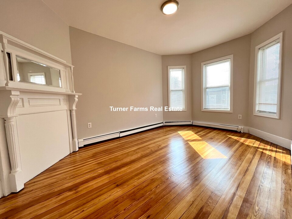 24 Maryland St, Unit 2 in Boston, MA - Building Photo