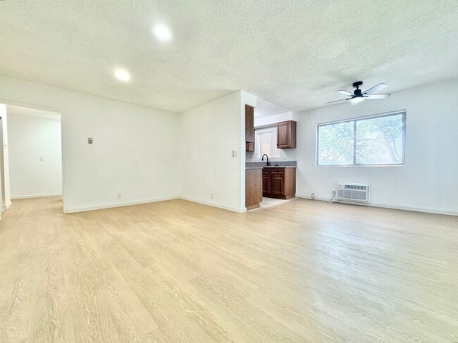 6561 Fulton Ave in Los Angeles, CA - Building Photo - Building Photo
