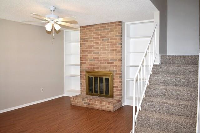 801 Treadwell Ct-Unit -B in Hurst, TX - Foto de edificio - Building Photo