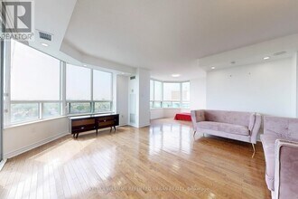 125-1125 Omni Dr in Toronto, ON - Building Photo - Building Photo