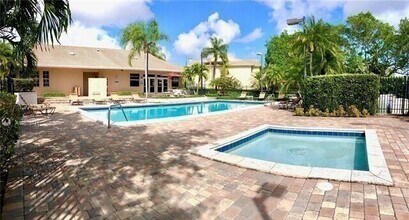 611 Cypress Lake Blvd in Pompano Beach, FL - Building Photo - Building Photo