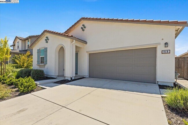 946 Osprey Dr in Lathrop, CA - Building Photo - Building Photo