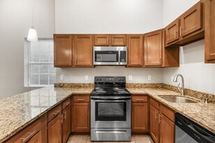 77 E 7th Ave in Columbus, OH - Building Photo