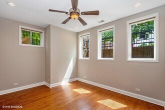 1458 N Artesian Ave, Unit E in Chicago, IL - Foto de edificio - Building Photo