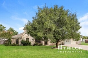 116 Fox Trail in Red Oak, TX - Building Photo