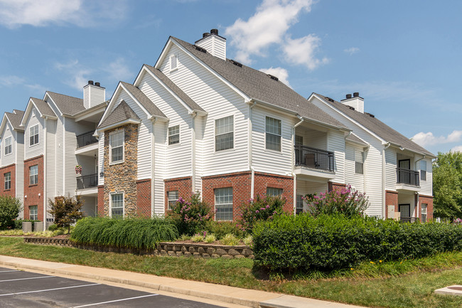 Swift Creek Commons Apartments in Midlothian, VA - Foto de edificio - Building Photo