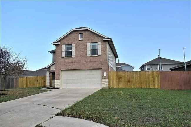 1011 Ranchero Rd in Leander, TX - Foto de edificio - Building Photo