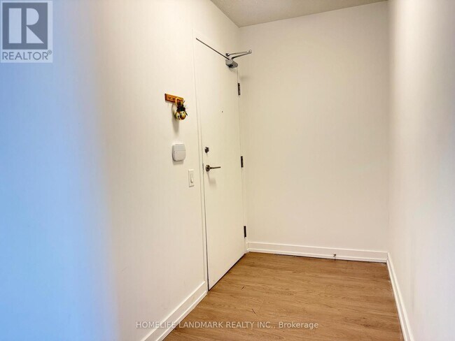 19 Singer Ct in Toronto, ON - Building Photo - Building Photo