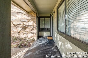 5567 Kissing Oak St in San Antonio, TX - Building Photo - Building Photo