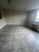 2701 Riverside Dr in Coral Springs, FL - Building Photo - Building Photo