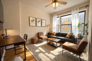 906 N Damen Ave in Chicago, IL - Building Photo