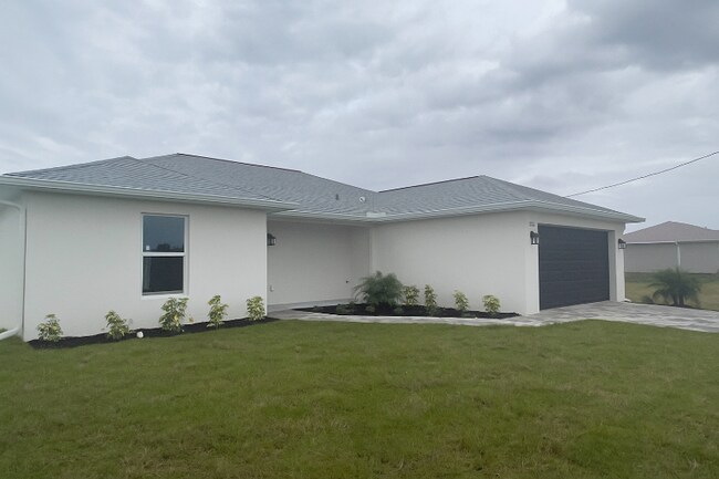 1121 NW 13th Terrace in Cape Coral, FL - Building Photo - Building Photo
