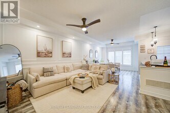 2435 Greenwich Dr in Oakville, ON - Building Photo - Building Photo