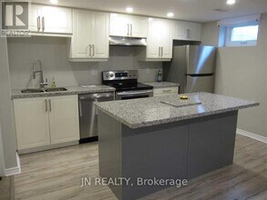 36 Harold St in Brampton, ON - Building Photo - Building Photo