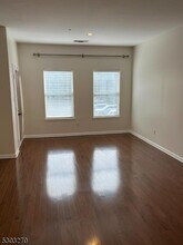 516 Brittany Dr in Wayne, NJ - Building Photo - Building Photo