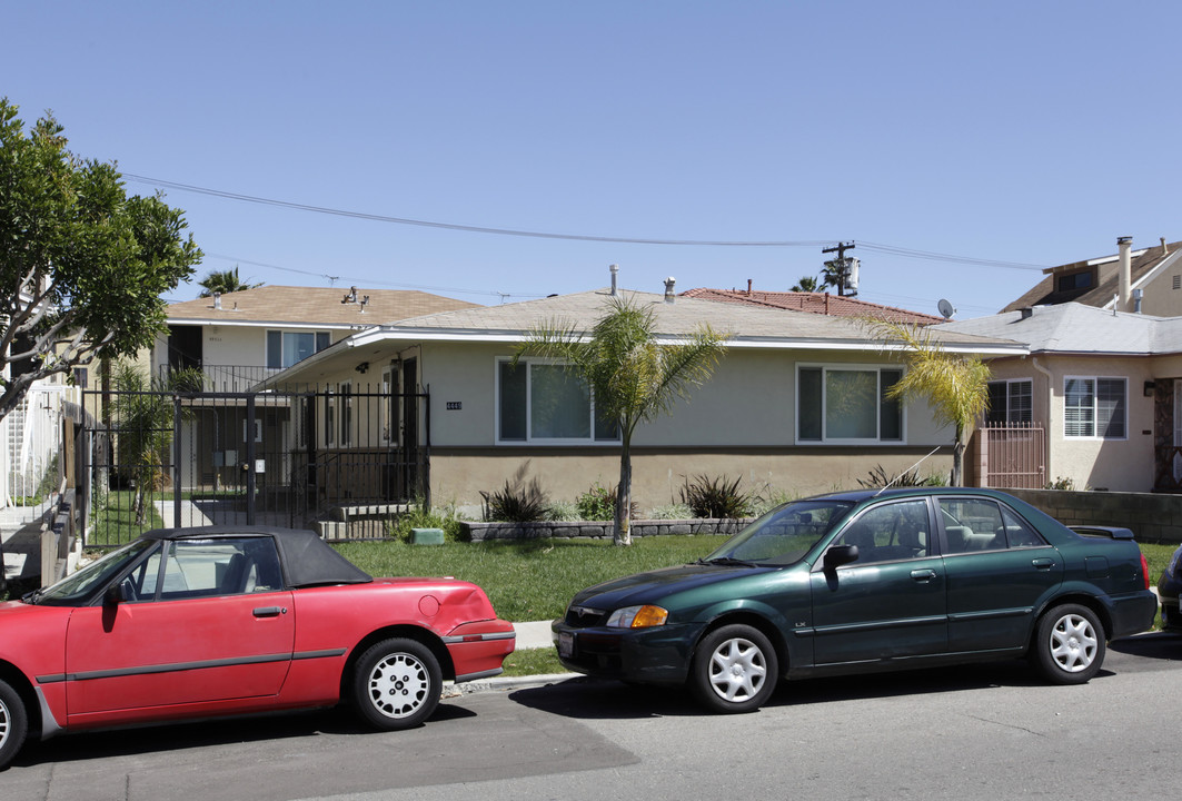 4449-4451 Winona Ave in San Diego, CA - Foto de edificio