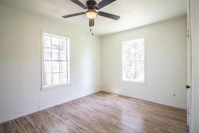 1911 44th St in Lubbock, TX - Foto de edificio - Building Photo