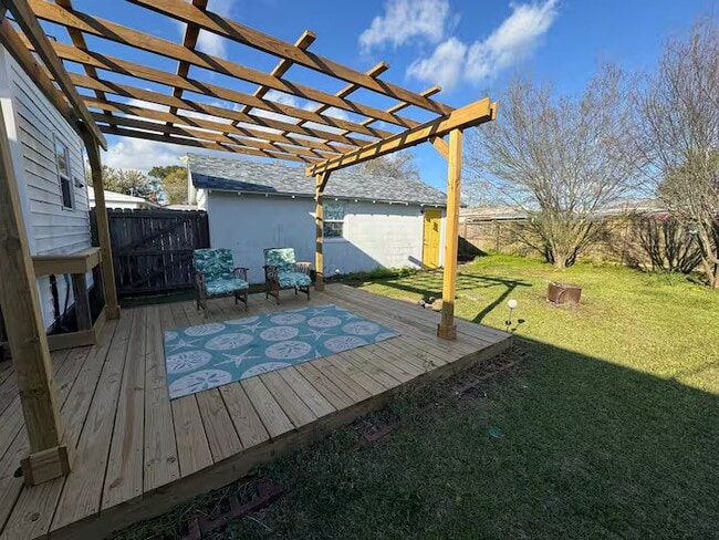 323 Gibbs Rd in Pensacola, FL - Building Photo - Building Photo
