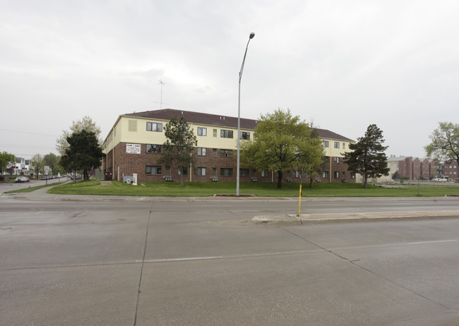 Malone Manor in Lincoln, NE - Foto de edificio - Building Photo