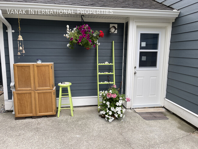 $1,400 - Bachelor Suite in Port Coquitlam in Port Coquitlam, BC - Building Photo - Building Photo