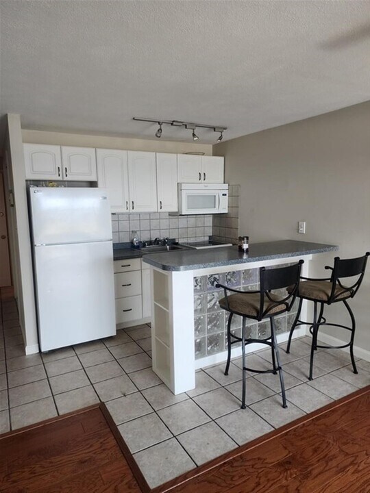 385 Beach St, Unit 383-4 in Revere, MA - Building Photo