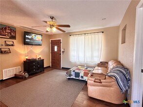 421 Broadway St in San Marcos, TX - Building Photo - Building Photo