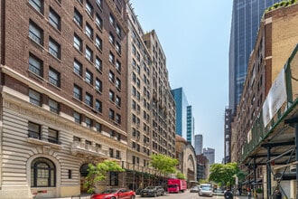 145 W 55th St in New York, NY - Foto de edificio - Building Photo