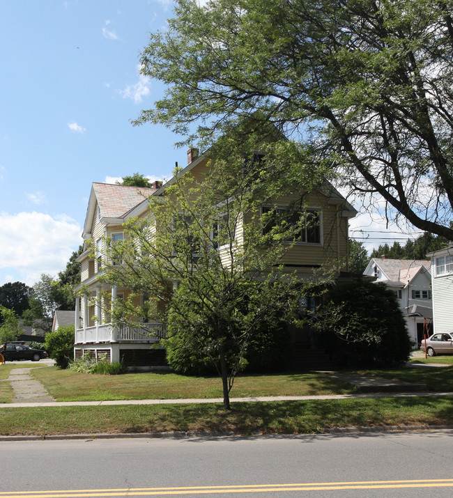 332 Federal St in Greenfield, MA - Building Photo - Building Photo