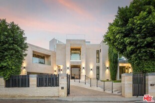 3911 Cody Rd in Los Angeles, CA - Building Photo