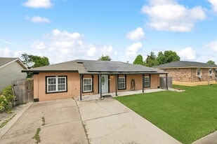 5832 Segnette Dr in Marrero, LA - Building Photo