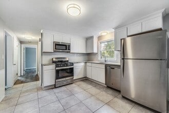 15 Ellington St in Agawam, MA - Building Photo - Building Photo