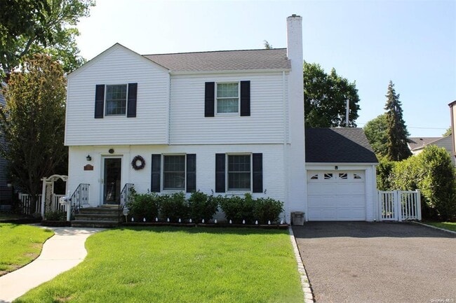 property at 118 Pine St