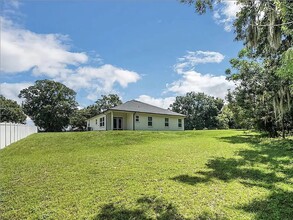 4901 Britt Rd in Mount Dora, FL - Foto de edificio - Building Photo