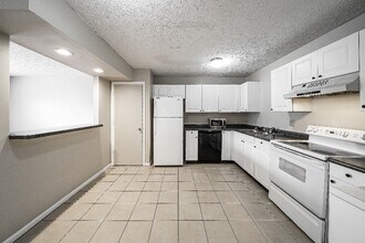 UNIVERSITY TOWNHOMES in KENT in Kent, OH - Building Photo - Building Photo