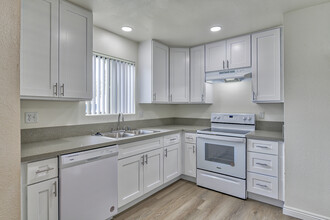 Parkridge Meadows Apartments in Corona, CA - Building Photo - Building Photo