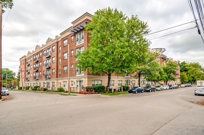 3000 Vanderbilt Pl in Nashville, TN - Building Photo - Building Photo