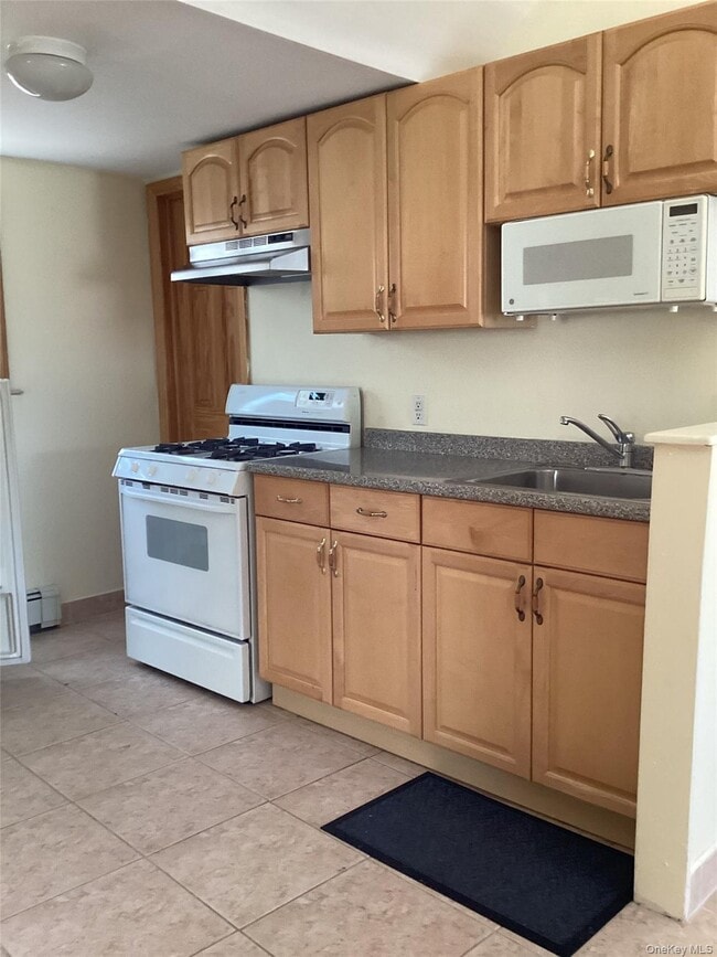 638 Concord Ave in Williston Park, NY - Building Photo - Building Photo