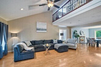 17521 Hada Dr in San Diego, CA - Foto de edificio - Building Photo