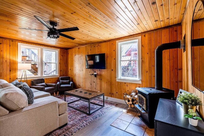 property at 1006 Yew Wood St
