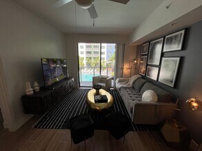 2523 NE 183rd St, Unit A5 in North Miami Beach, FL - Building Photo - Building Photo