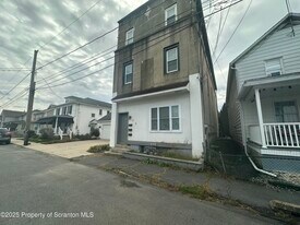 65 Center St in Pittston, PA - Building Photo