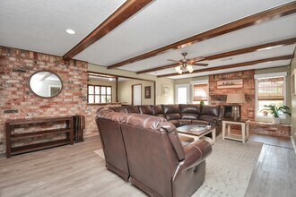 9811 Rocktree Dr in Houston, TX - Building Photo - Building Photo